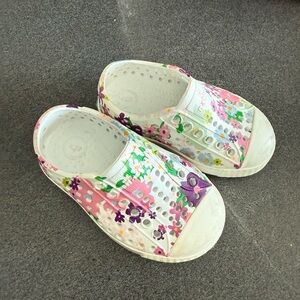 Barely worn Natives kids Shoes